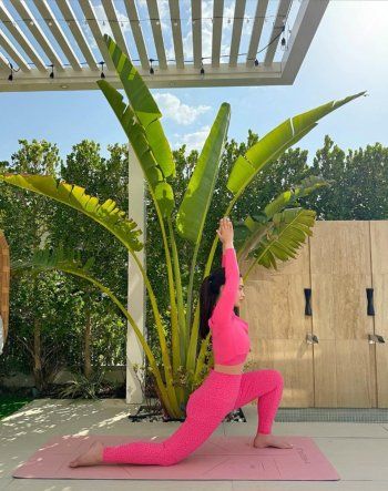 شاهد .. بالصورة- روان بن حسين تتألق بلوك رياضي وتستعرض رشاقتها و لياقة جسمها