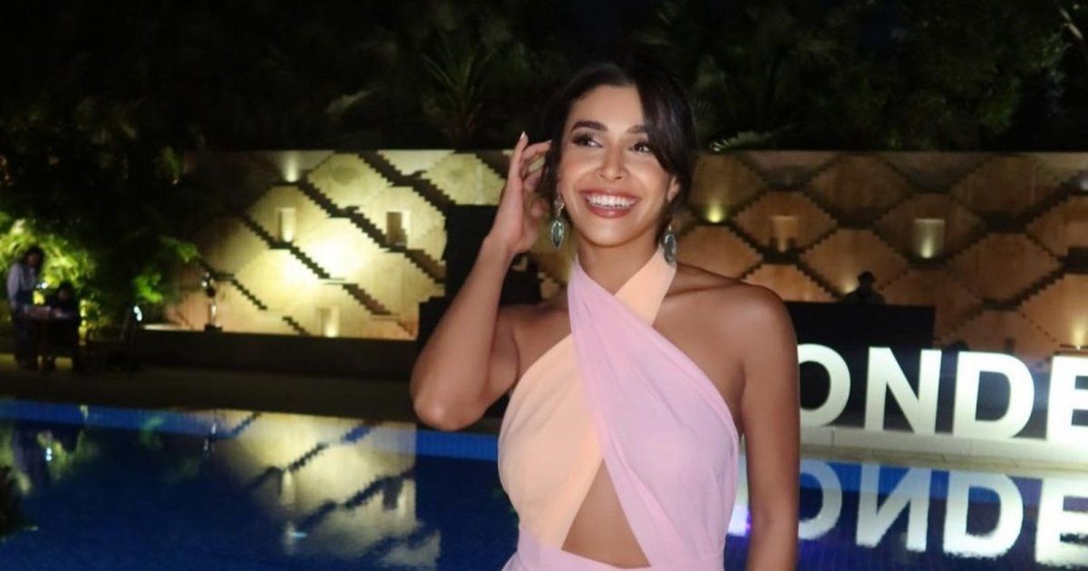 شاهد .. ياسمينا زيتون رائعة باللون الأحمر.. وهكذا بدت بالبدلة النسائية