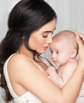 شاهد .. جيسيكا عازار تستعيد ذكرياتها مع إبنها بعمر الـ 3 أشهر.. وجلسة تصوير رائعة