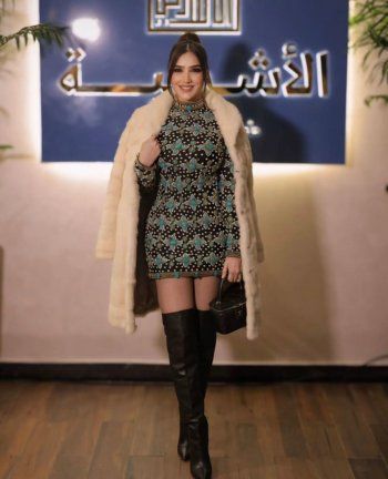 شاهد .. مي عمر تتألق بفستان مرصع بالأحجار.. وهذا سعر حقيبتها الصغيرة