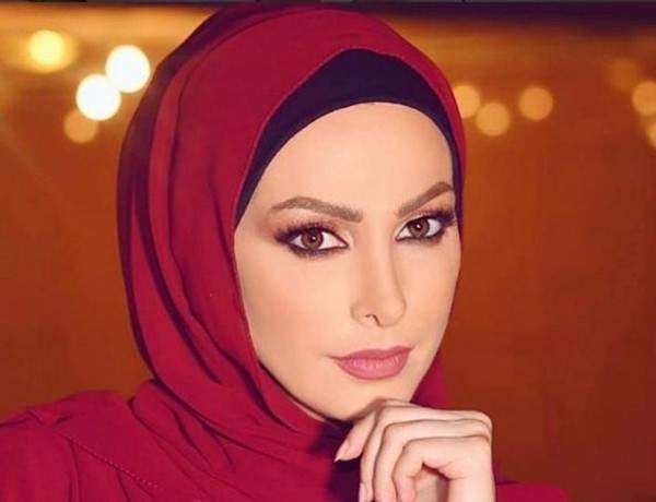 شاهد .. خلع أمل حجازي للحجاب بحدث بلبلة - بالفيديو