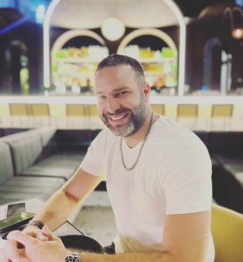 شاهد .. خاص - وسام صليبا: " هذه مشكلة نصوص مسلسلاتنا .. وكنت أتمنى لو لم يحدث ذلك في دوري في الخائن "