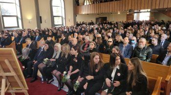 شاهد .. بالصور وبالفيديو - بدء مراسم دفن فادي إبراهيم ووالدته