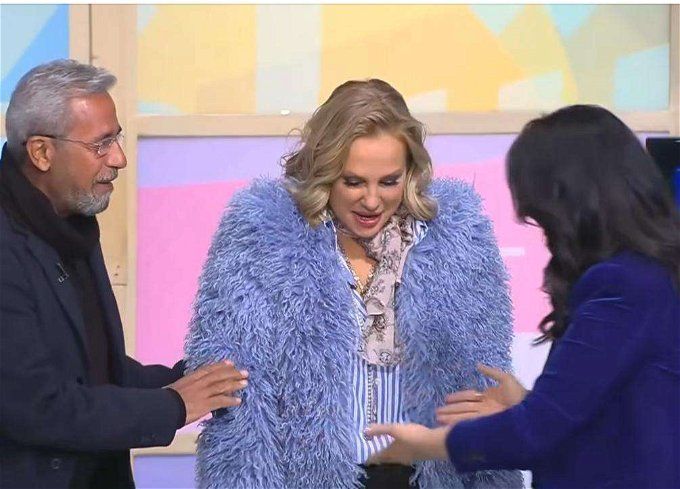 سر ظهور شيرين رضا بالعكاز مع منى الشاذلي.. اعرف موعد شفائها ومرضها