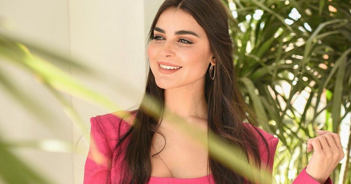 شاهد .. بالأحمر الأنيق.. رانيا منصور تضج أناقة بفستان رائع