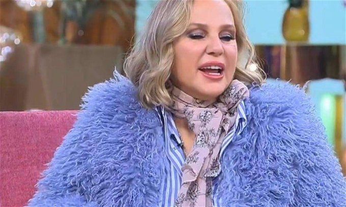 سر ظهور شيرين رضا بالعكاز مع منى الشاذلي.. اعرف موعد شفائها ومرضها