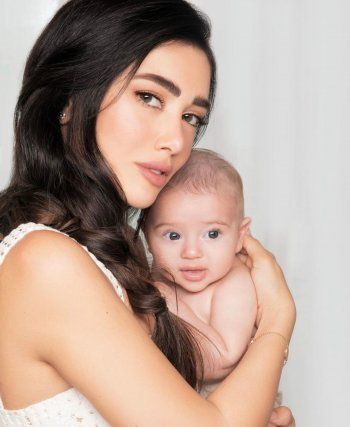 شاهد .. جيسيكا عازار تستعيد ذكرياتها مع إبنها بعمر الـ 3 أشهر.. وجلسة تصوير رائعة