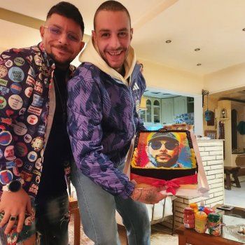 شاهد .. أحمد الفيشاوي يحتفل بعيد ميلاد شقيقه على طريقته الخاصة