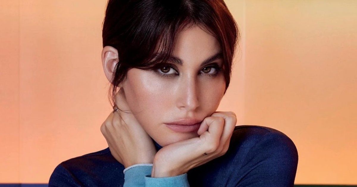 شاهد .. إطلالة خارجة عن المألوف لـ نور عريضة.. مستوحاة من العصر الإغريقي