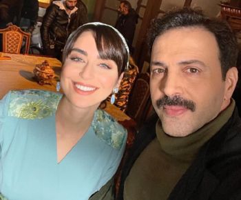 شاهد .. فايا يونان وتيم حسن من كواليس مسلسل " تاج" - بالصورة