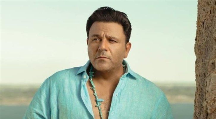 شاهد .. بالفيديو- ابنة محمد فؤاد تلفت الأنظار بحفل زفاف شقيقها