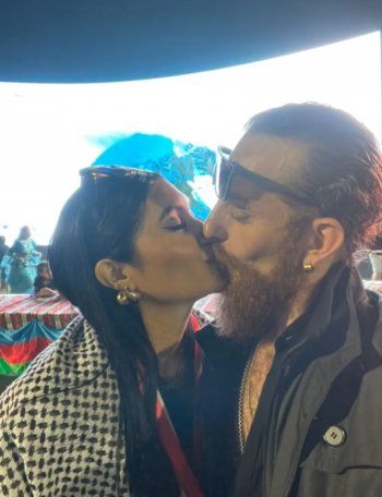 شاهد .. زوجة أويس المخللاتي تشارك لقطات رومانسية لهما .. قبلات حميمة وحركات جريئة! - بالصور