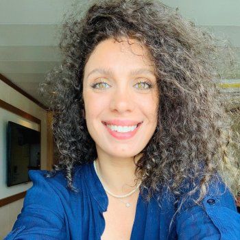 شاهد .. خاص - سينتيا كرم تكشف ما حصل معها في كواليس " شيكاغو بالعربي " و" غمض عين فتح عين " و " Home for Christmas "