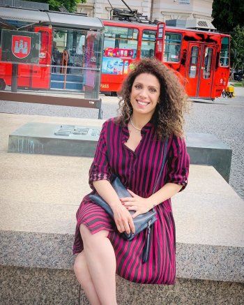 شاهد .. خاص - سينتيا كرم تكشف ما حصل معها في كواليس " شيكاغو بالعربي " و" غمض عين فتح عين " و " Home for Christmas "