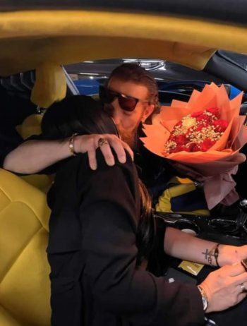 شاهد .. زوجة أويس المخللاتي تشارك لقطات رومانسية لهما .. قبلات حميمة وحركات جريئة! - بالصور