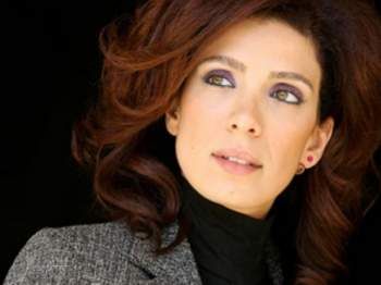 شاهد .. خاص - سينتيا كرم تكشف ما حصل معها في كواليس " شيكاغو بالعربي " و" غمض عين فتح عين " و " Home for Christmas "