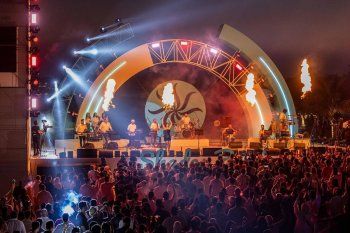 شاهد .. إليكم سعر فستان روبي الذي تألقت به في المملكة العربية السعودية