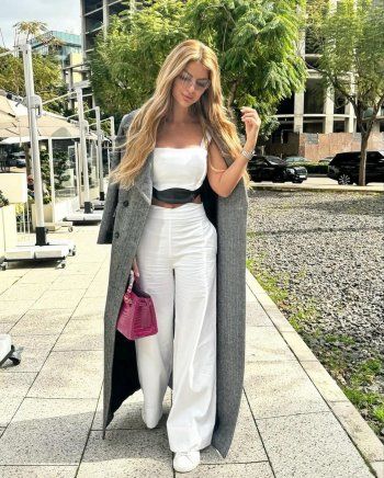 شاهد .. بالصور-ساندرا رزق تتألق بإطلالة كاجوال رائعة من شورع بيروت..و سعر مرتفع جداً لحقيبة يدها