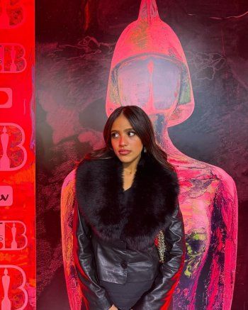 شاهد .. ما الذي يجمع بين جنا عمرو دياب ومشعل تمر؟ - بالصور