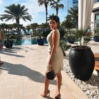 شاهد .. بالصور- سعر مرتفع جداً لحقيبة يد يارا السكري..و جمالها سحر الجمهور