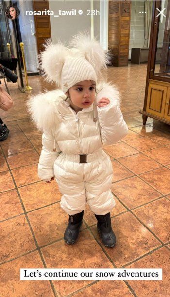 شاهد .. ملكة جمال لبنان لعام 2008 تستمتع بوقتها برفقة إبنتها على الثلج- بالصور