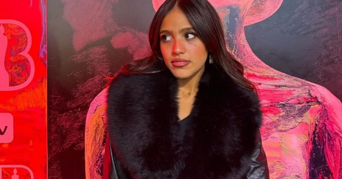 شاهد .. بالفيديو- جنا عمرو دياب تغني لمتابعيها إحدى أغنياتها الخاصة تحت الثلج و تنال إعجابهم