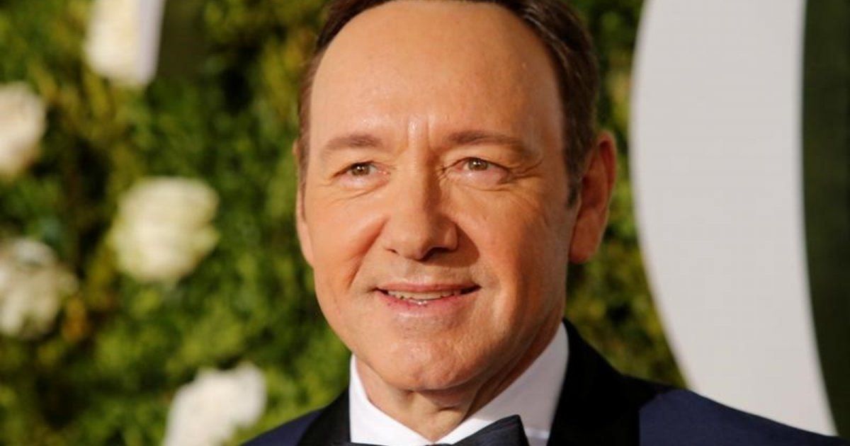 شاهد .. كيفن سبيسي يلعب شخصية "الشيطان" في فيلم الإثارة الإيطالي الجديد "The Contract "