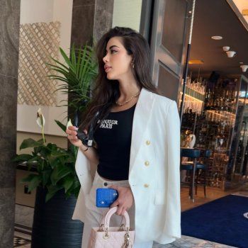 شاهد .. بالصور- يارا السكري تتألق بلوك بغاية الأناقة..و سعر حقيبة يدها فاق التوقعات