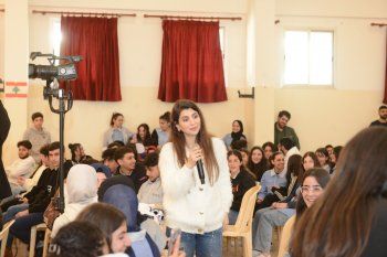 شاهد .. إيناس الجرمقاني وزياد برجي يطلقان مسابقة "IAAF AWARDS" في ثانوية بعقلين الرسمية