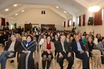 شاهد .. إيناس الجرمقاني وزياد برجي يطلقان مسابقة "IAAF AWARDS" في ثانوية بعقلين الرسمية