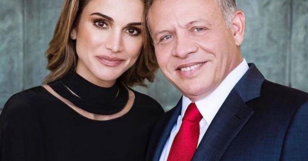 شاهد .. العاهل الأردني يقلد زوجته الملكة رانيا هذا الوسام الرفيع وهكذا شكرته-بالصور