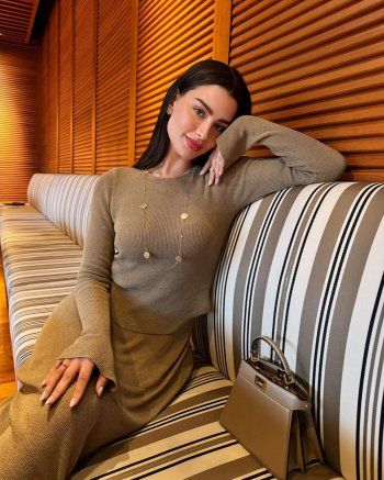 شاهد .. بالصورة - روان بن حسين تتألق بالكاجوال المميز..و سعر حقيبة يدها المرتفع سيفاجئكم