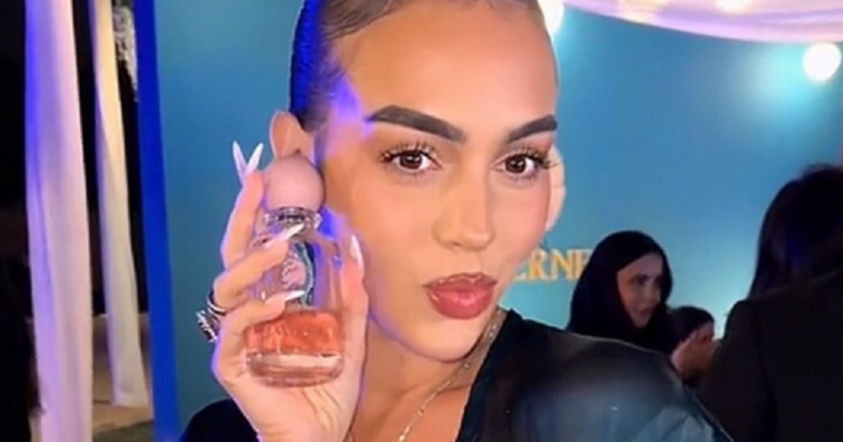 شاهد .. بالفيديو - جورجينا رودريغيز تكشف عن عطرها السعودي الذي لا تستغني عنه... وهذا سعره