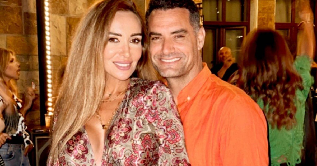 شاهد .. بصورة عائلية جمعتهم بالأولاد..أيمن قيسوني يعادي زوجته نسرين زريق بيوم ملادها في أجواء من الفرح