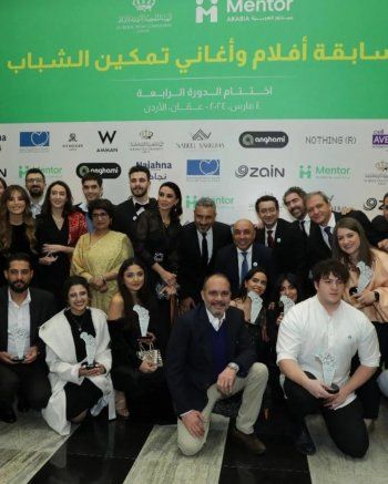 شاهد .. كاريس بشار ساحرة بالأسود وسعيدة لمشاركتها كعضو لجنة تحكيم في هذه المسابقة-بالصور