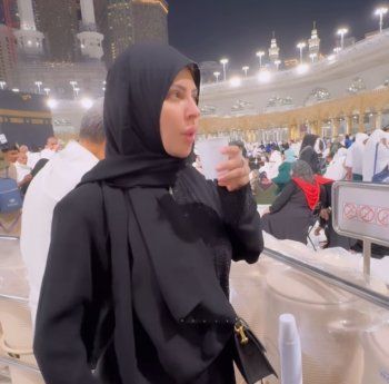 شاهد .. بالصور- مريم الدباغ بالعباءة والحجاب في السعودية