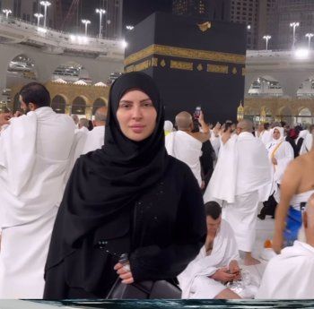 شاهد .. بالصور- مريم الدباغ بالعباءة والحجاب في السعودية