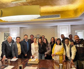 شاهد .. في كواليس "بابا جه".. فريق عمل المسلسل يحتفل بعيد ميلاد نسرين أمين