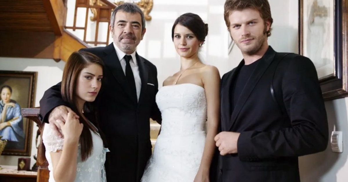 شاهد .. لقاء أبطال مسلسل العشق الممنوع بعد 17 عاماً من عرضه- بالفيديو