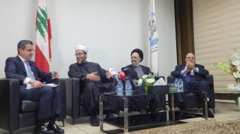 شاهد .. صادق الصبّاح يشارك في ندوة "العمل الانساني رسالة حياة"