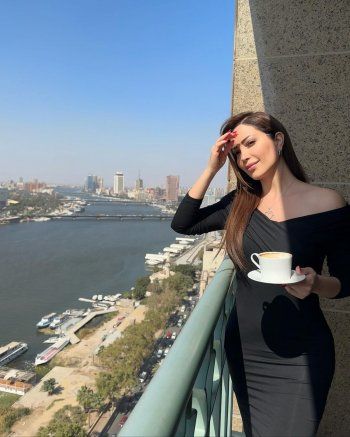 شاهد .. نسرين طافش تتناول وجبة الصباح الأخيرة قبل رمضان من أمام نهر النيل - بالصور