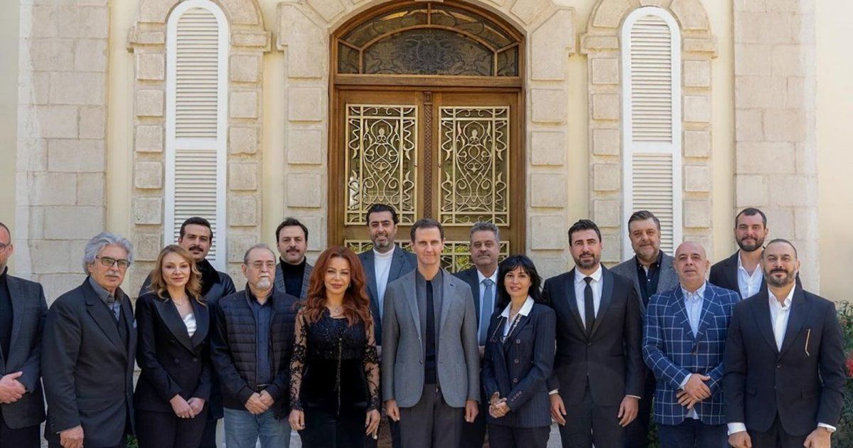 شاهد .. نخبة من الممثلين السوريين يلتقون بالرئيس السوري بشار الأسد من بينهم تيم حسن وقصي خولي وهذا ما يجمعهم