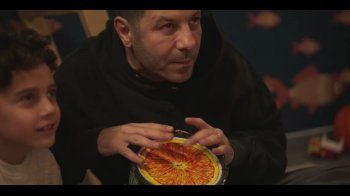 شاهد .. ما الذي يجمع بين نجاة الصغيرة وعفاف راضي وعمرو دياب في "صلة رحم" مع إياد نصار ؟