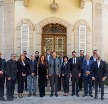 شاهد .. نخبة من الممثلين السوريين يلتقون بالرئيس السوري بشار الأسد من بينهم تيم حسن وقصي خولي وهذا ما يجمعهم