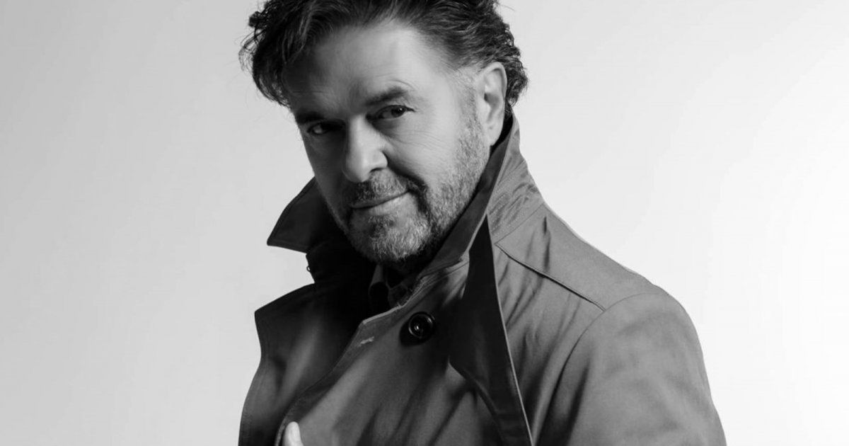 شاهد .. شابة تثير الجدل بطريقة رقصها الغريبة على المسرح إلى جانب راغب علامة.. وعائلته مصدومة