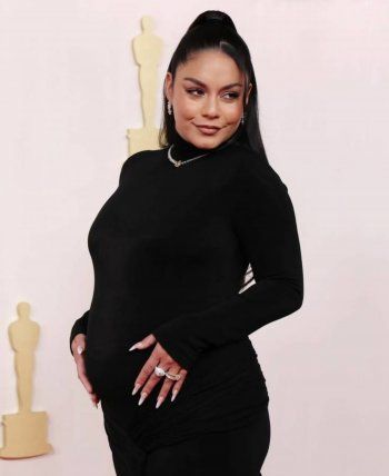 شاهد .. فانيسا هادغنز تعلن خبر حملها على السجادة الحمراء ... بالصور