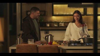 شاهد .. ما الذي يجمع بين نجاة الصغيرة وعفاف راضي وعمرو دياب في "صلة رحم" مع إياد نصار ؟