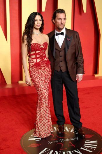 شاهد .. 3 نجمات تألقن في الأوسكار بفساتين من تصميم طوني ورد - بالصور