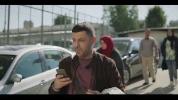 شاهد .. ما الذي يجمع بين نجاة الصغيرة وعفاف راضي وعمرو دياب في "صلة رحم" مع إياد نصار ؟