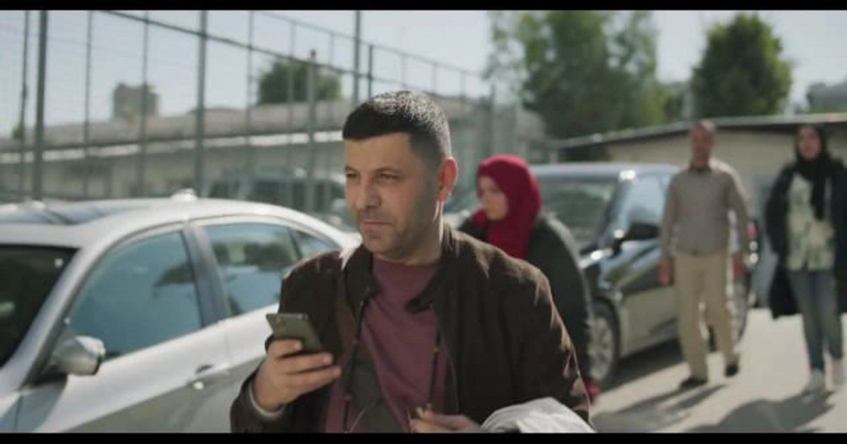 شاهد .. ما الذي يجمع بين نجاة الصغيرة وعفاف راضي وعمرو دياب في "صلة رحم" مع إياد نصار ؟